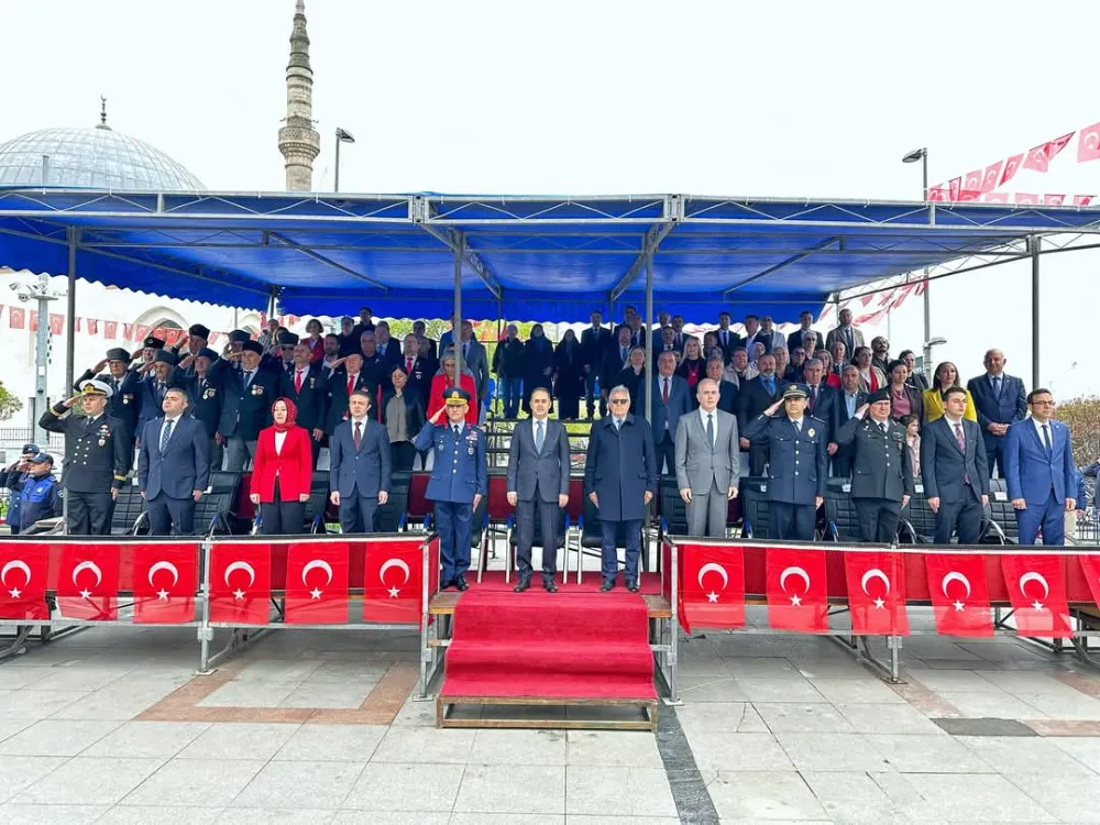 BANDIRMA’DA 23 NİSAN CUMHURİYET MEYDANI’NDA KUTLANDI