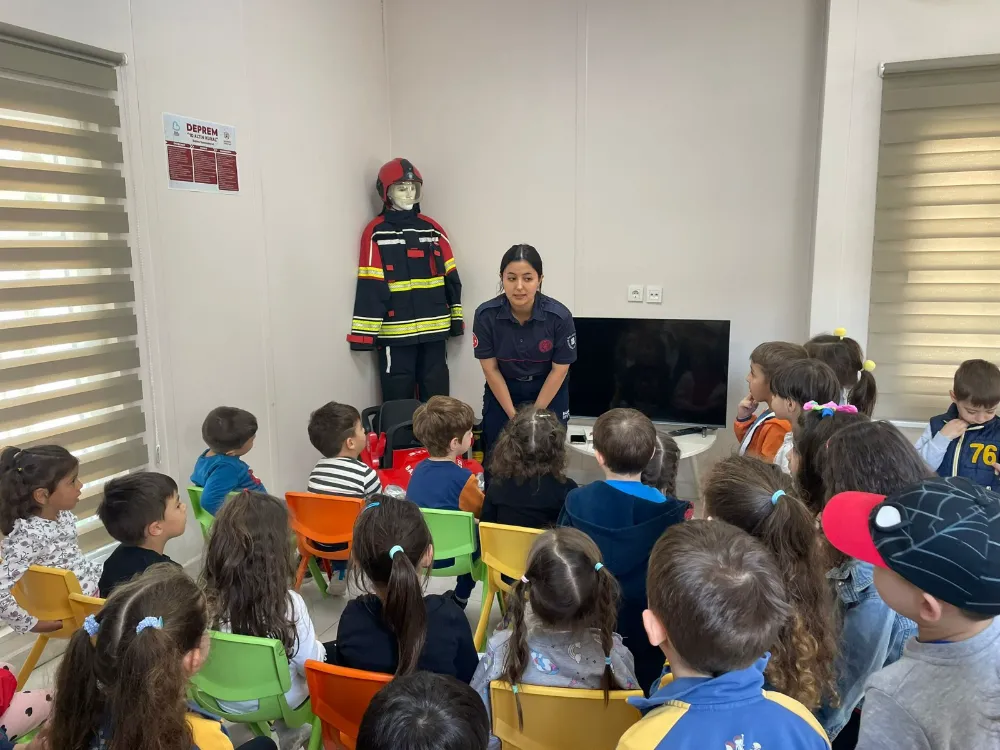 Minik öğrencilere uygulamalı trafik eğitimi