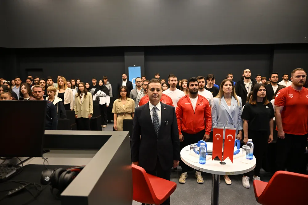 Ahmet Akın Gençlik Haftası nda gençlerle ve sporcularla buluştu