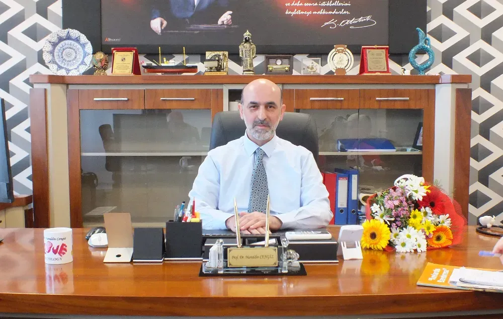Dekan Cengiz geri dönüyor
