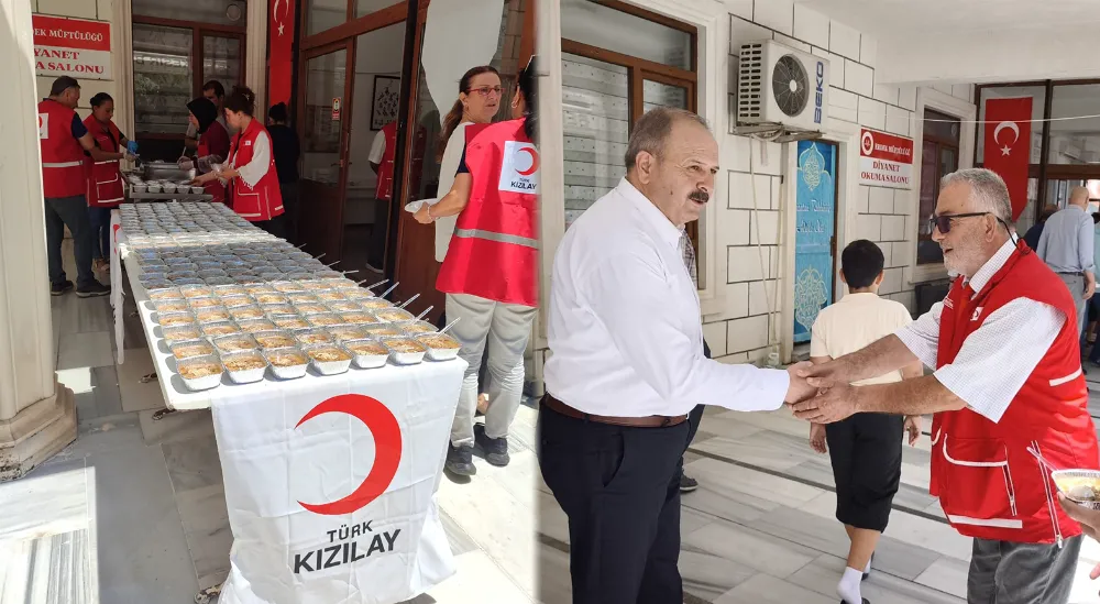 Erdek’te Şehitlerimiz için aşure ikramı yapıldı 