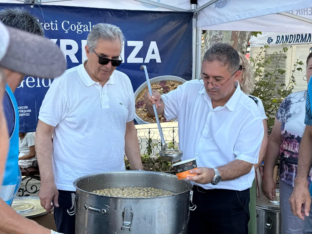 Başkan Ahmet Akın’dan Bandırma’da 2 bin 500 kişilik aşure hayrı