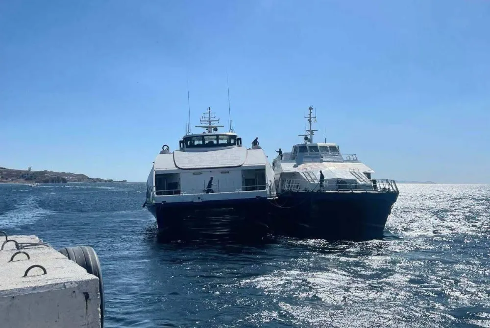 İDO feribotu kayaya çarptı