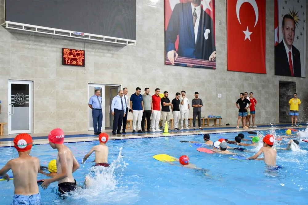Vali Ustaoğlu’ndan Gençler ile Sporculara Moral ve Destek