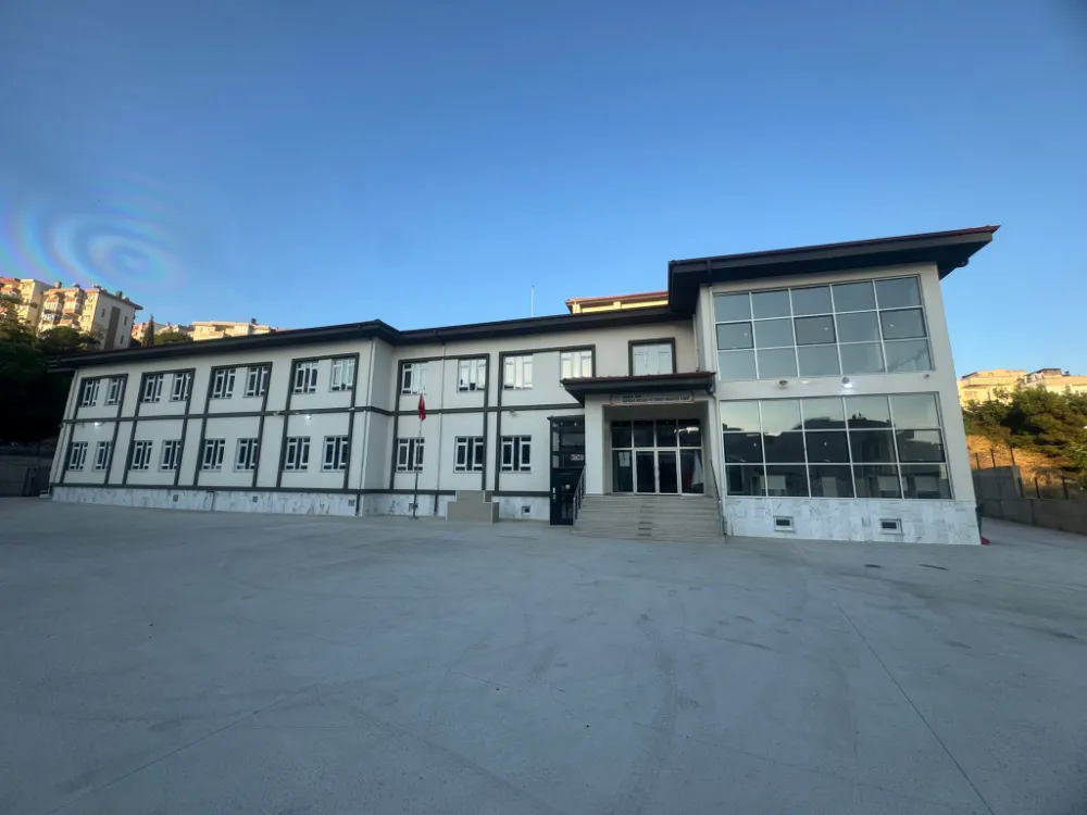 Erdek’te eğitim altyapısı güçleniyor: İki okul yeni binalarında açıldı