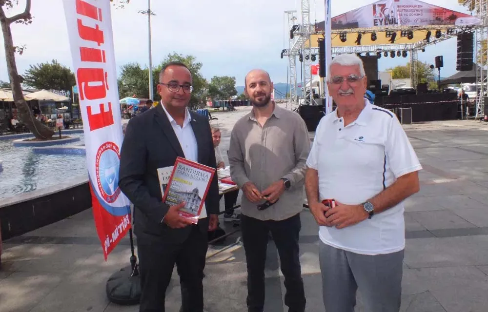 Eğitim-İş’ten tarih dergisi tanıtım standı