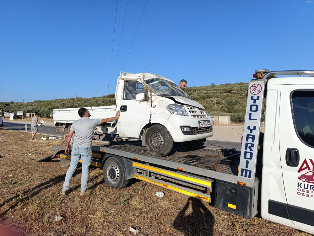 BEYAZ EŞYA YÜKLÜ KAMYONET DEVRİLDİ: 1 YARALI