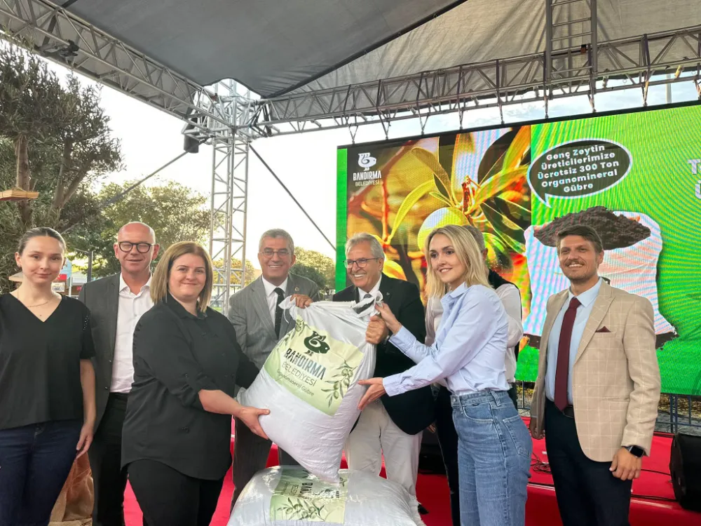 BANDIRMA BELEDİYESİ’NDEN GENÇ ZEYTİN ÜRETİCİLERİNE GÜBRE DESTEĞİ