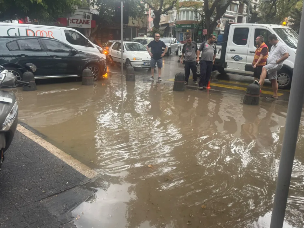 Erdek’te sağanak yağış etkili oldu 