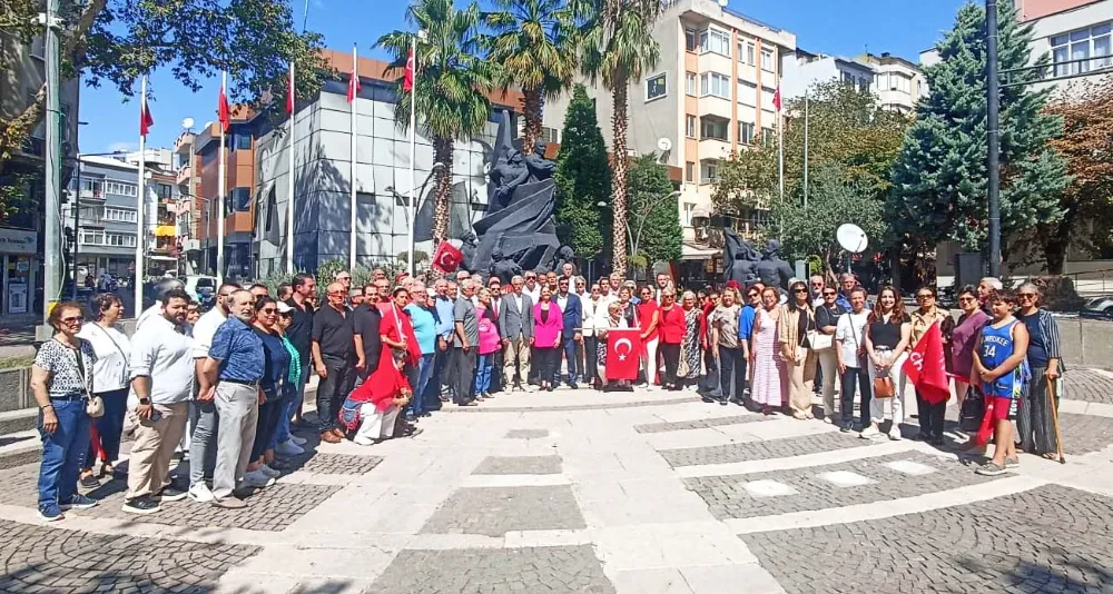 CHP’nin 102. kuruluş yıl dönümü Erdek’te törenle kutlandı